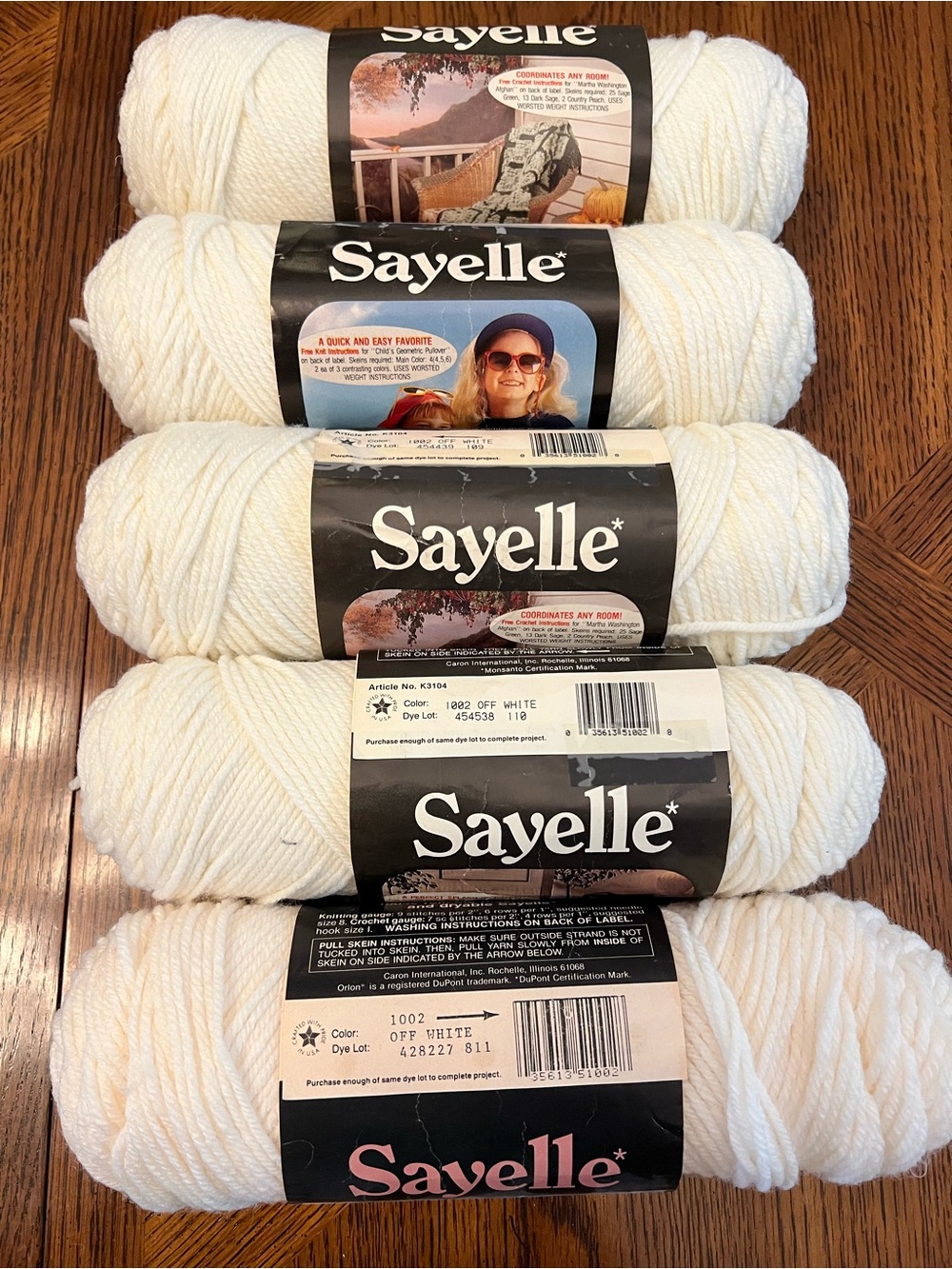 Sayelle acrylic yarn in off white